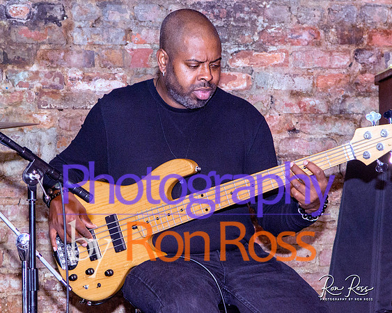 Angelique@MoreheadTavern_071