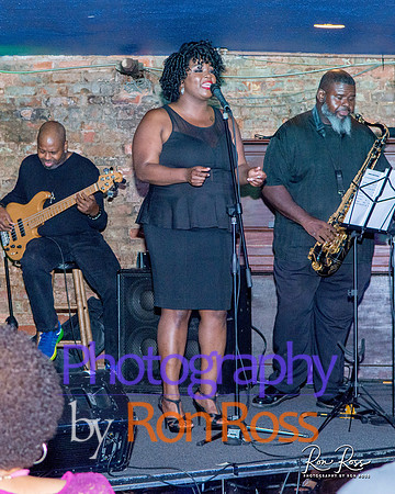 Angelique@MoreheadTavern_076