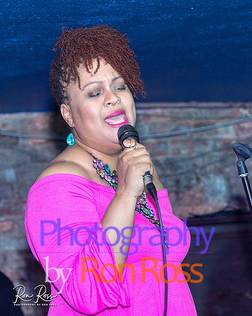 Angelique@MoreheadTavern_087