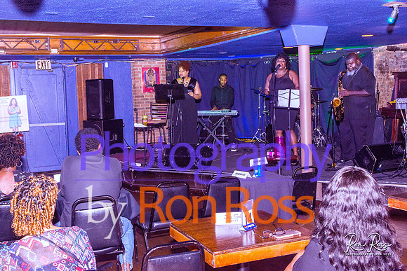 Angelique@MoreheadTavern_047