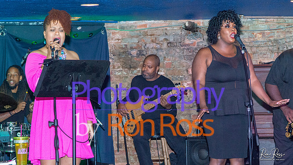 Angelique@MoreheadTavern_077