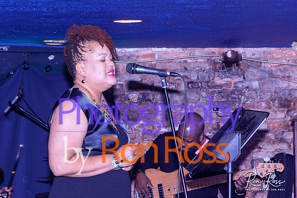 Angelique@MoreheadTavern_018