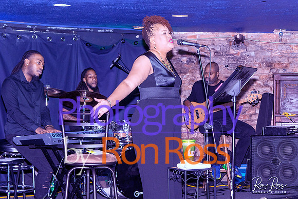 Angelique@MoreheadTavern_016