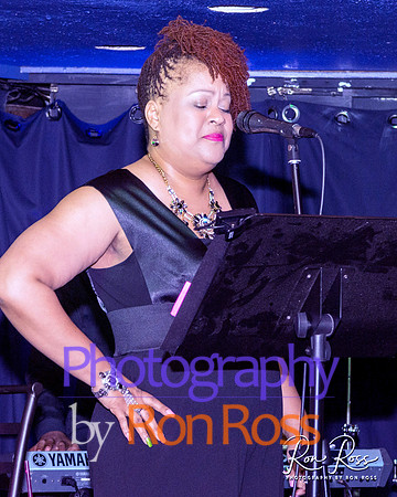 Angelique@MoreheadTavern_012