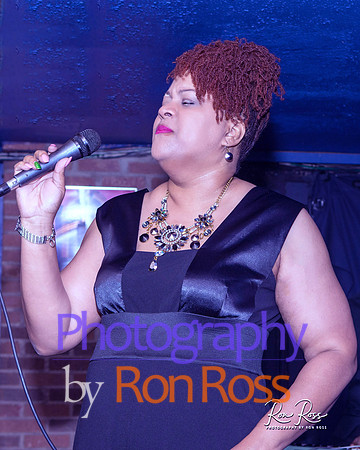 Angelique@MoreheadTavern_030