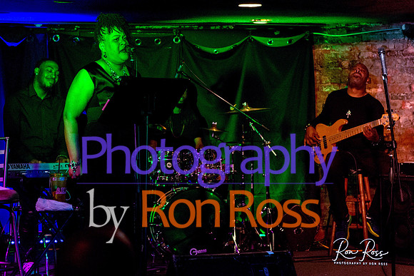 Angelique@MoreheadTavern_032