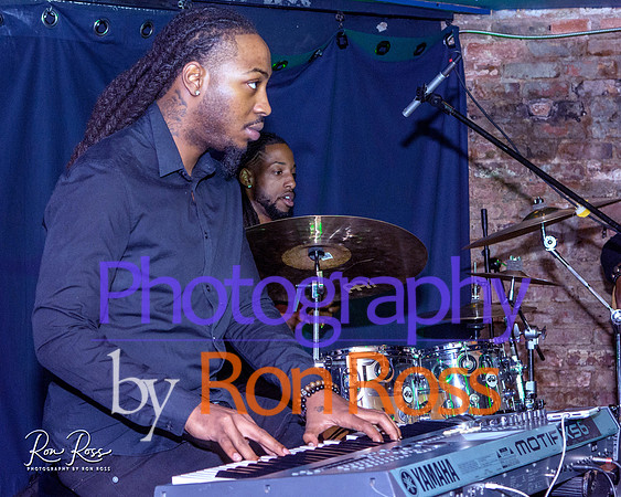 Angelique@MoreheadTavern_070