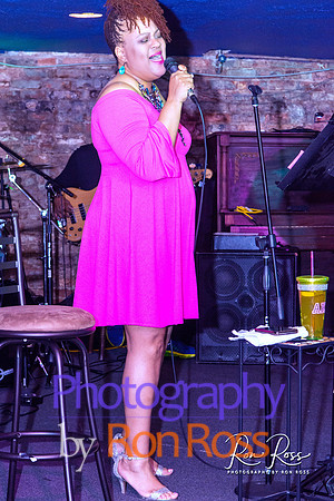 Angelique@MoreheadTavern_078