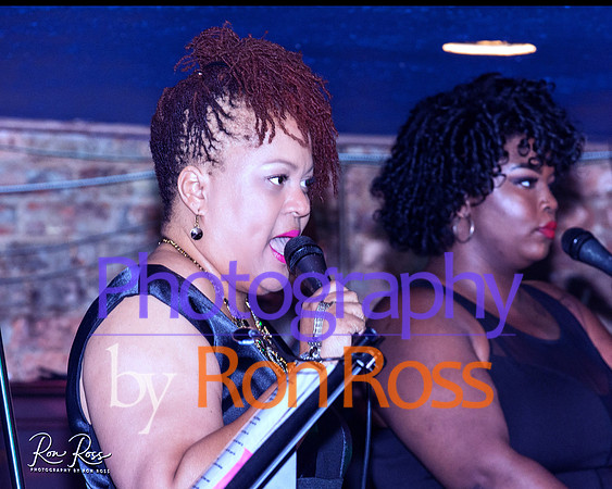 Angelique@MoreheadTavern_033