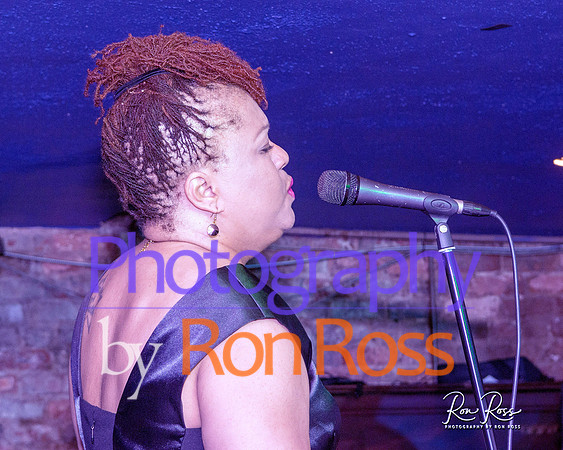 Angelique@MoreheadTavern_009