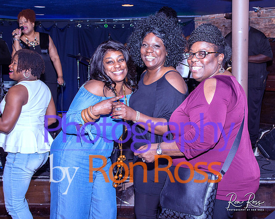 Angelique@MoreheadTavern_051