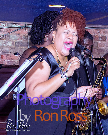 Angelique@MoreheadTavern_040
