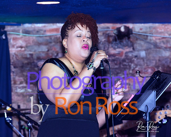 Angelique@MoreheadTavern_035