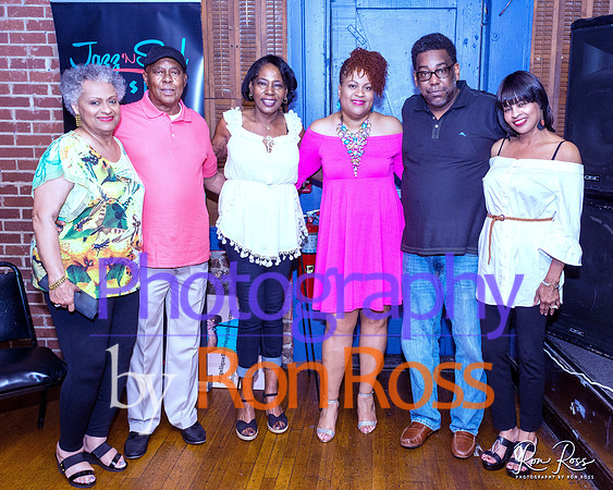 Angelique@MoreheadTavern_098