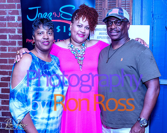 Angelique@MoreheadTavern_108