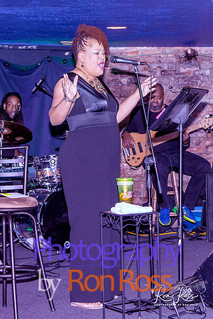 Angelique@MoreheadTavern_017
