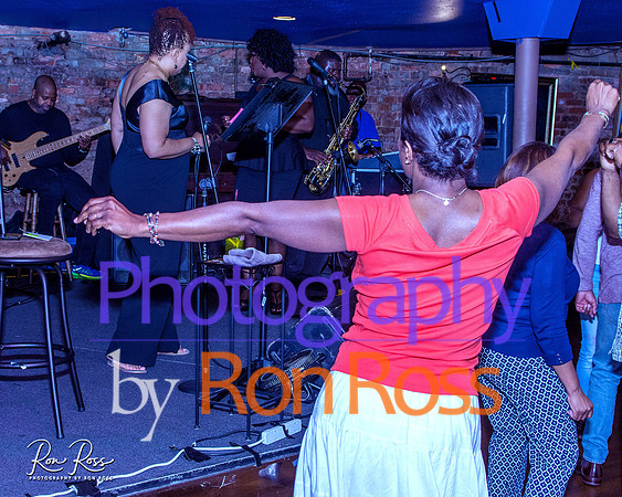 Angelique@MoreheadTavern_056