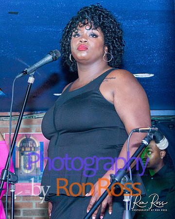 Angelique@MoreheadTavern_089