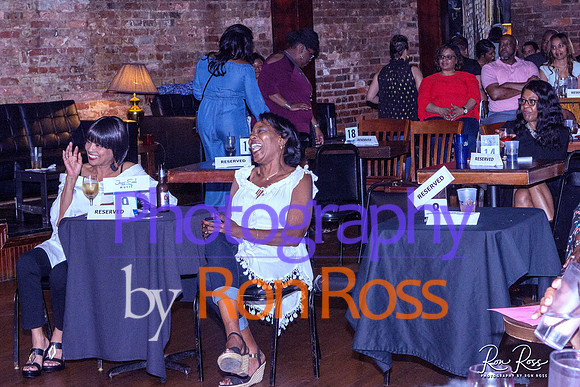 Angelique@MoreheadTavern_094