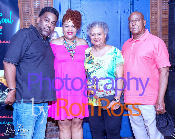 Angelique@MoreheadTavern_100