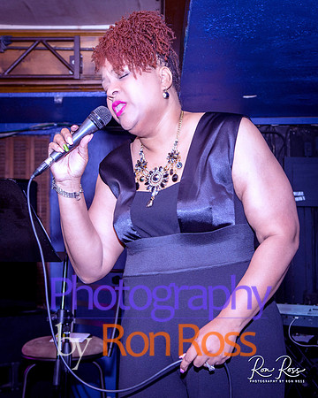 Angelique@MoreheadTavern_027