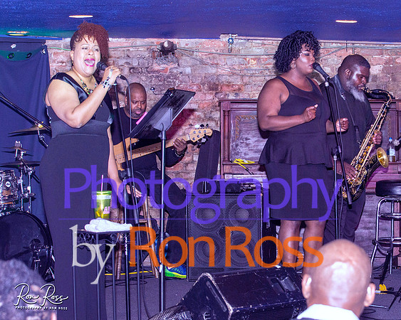 Angelique@MoreheadTavern_034