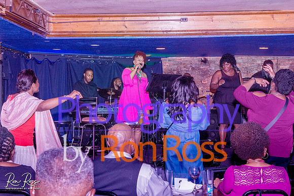 Angelique@MoreheadTavern_093