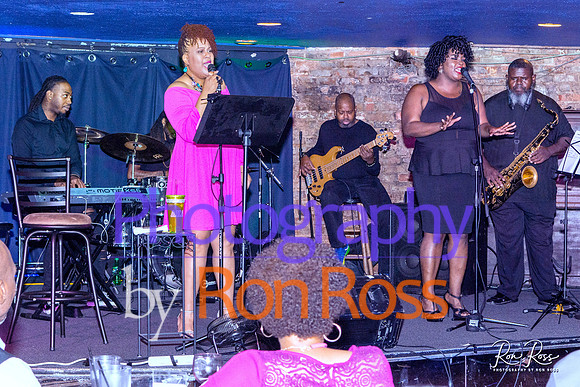 Angelique@MoreheadTavern_075