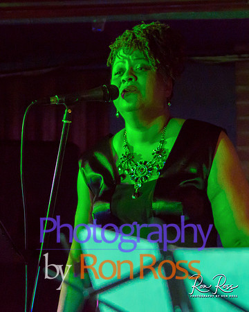 Angelique@MoreheadTavern_031