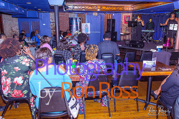 Angelique@MoreheadTavern_046