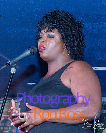 Angelique@MoreheadTavern_088