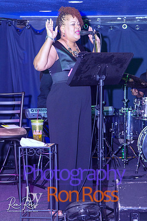 Angelique@MoreheadTavern_023