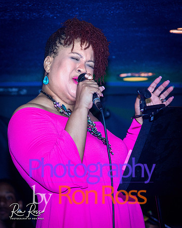 Angelique@MoreheadTavern_082