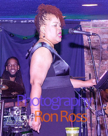 Angelique@MoreheadTavern_010
