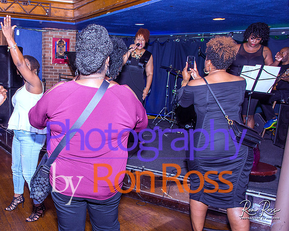Angelique@MoreheadTavern_050