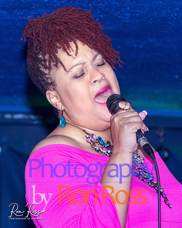 Angelique@MoreheadTavern_081