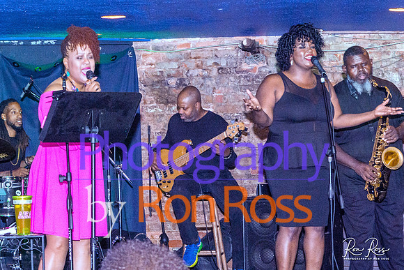 Angelique@MoreheadTavern_074
