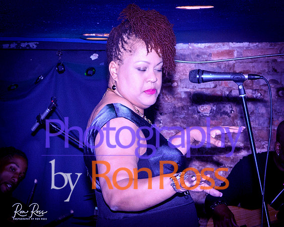 Angelique@MoreheadTavern_020