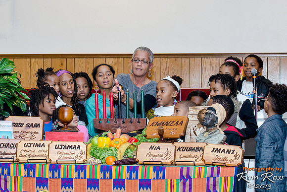 Kwanzaa_Umoja-2013_16